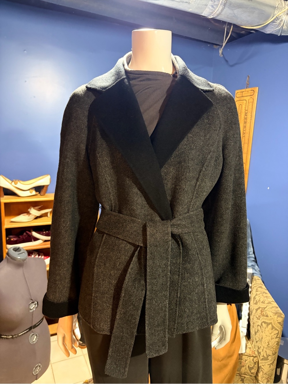 A. Giannetti Women’s Black/Gray Fine Wool Belted Button Jacket Coat Size M EUC